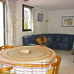 L'occitane By Interhome אגדה